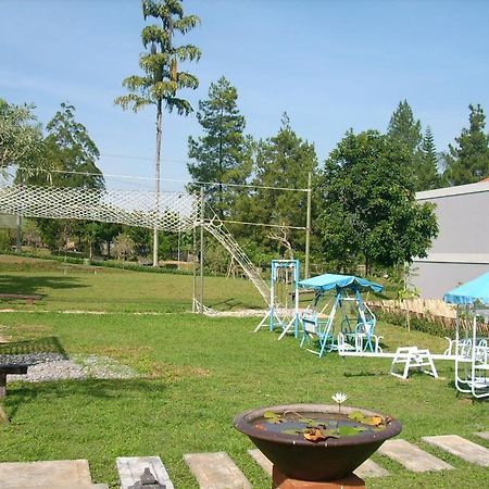 Villa Bukit Pinus Bogor Ngoại thất bức ảnh