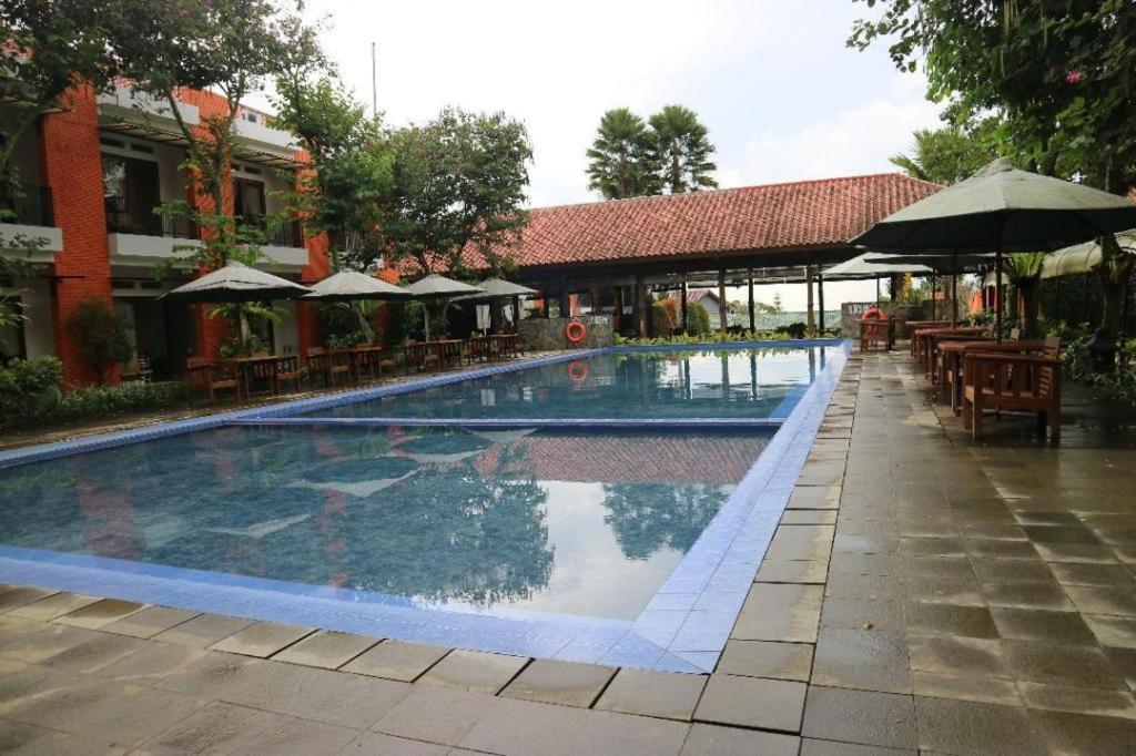 Villa Bukit Pinus Bogor Ngoại thất bức ảnh