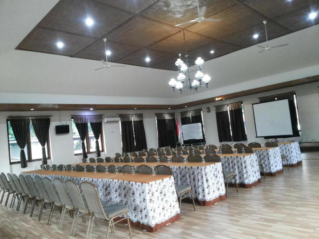 Villa Bukit Pinus Bogor Ngoại thất bức ảnh