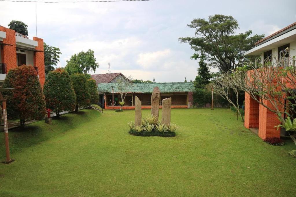 Villa Bukit Pinus Bogor Ngoại thất bức ảnh