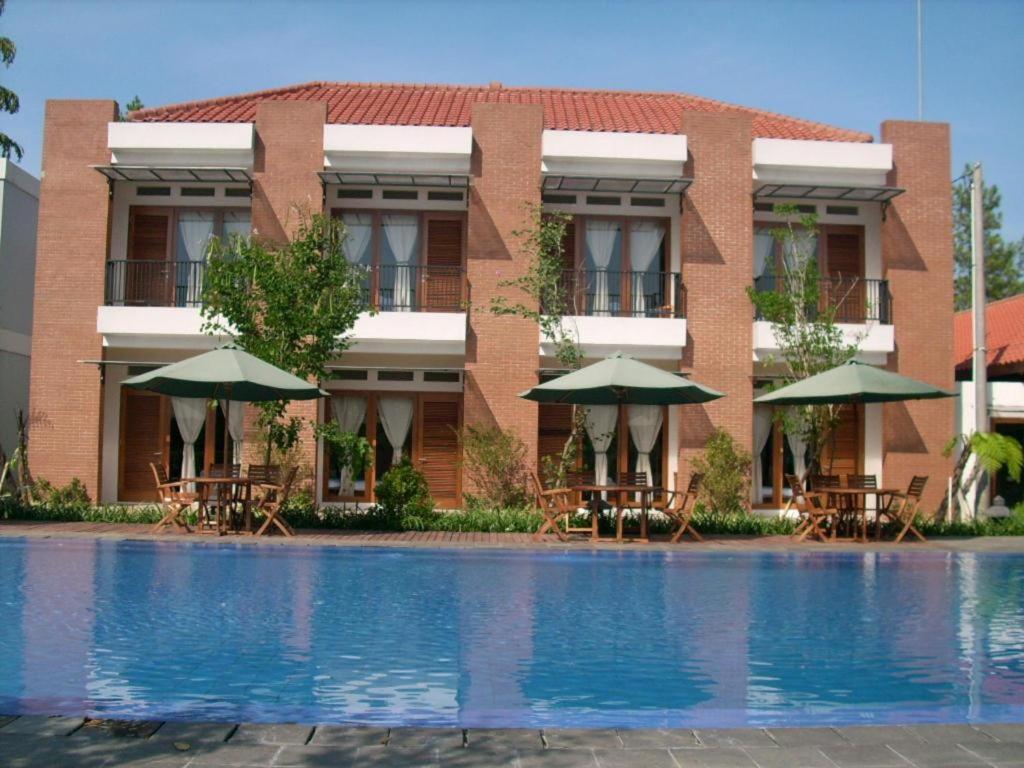 Villa Bukit Pinus Bogor Ngoại thất bức ảnh