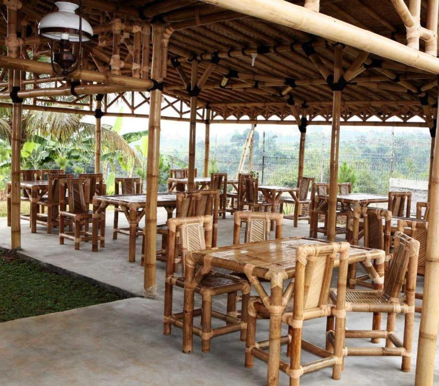 Villa Bukit Pinus Bogor Ngoại thất bức ảnh
