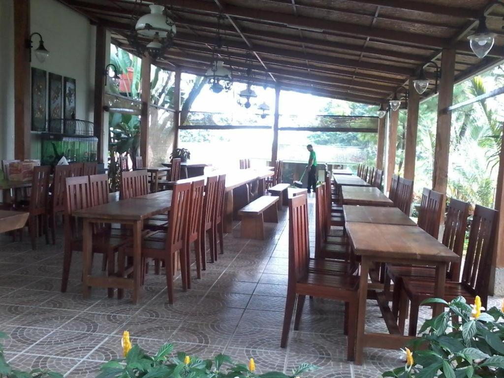 Villa Bukit Pinus Bogor Ngoại thất bức ảnh