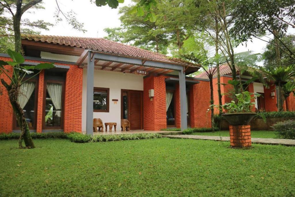 Villa Bukit Pinus Bogor Ngoại thất bức ảnh