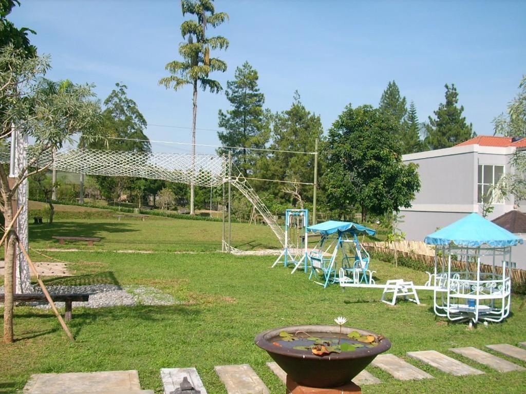 Villa Bukit Pinus Bogor Ngoại thất bức ảnh